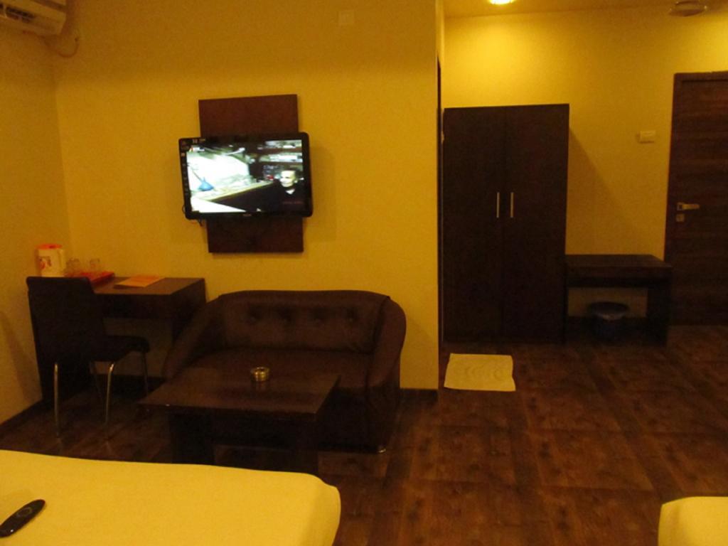 Hotel Sai Regency Daman Room photo