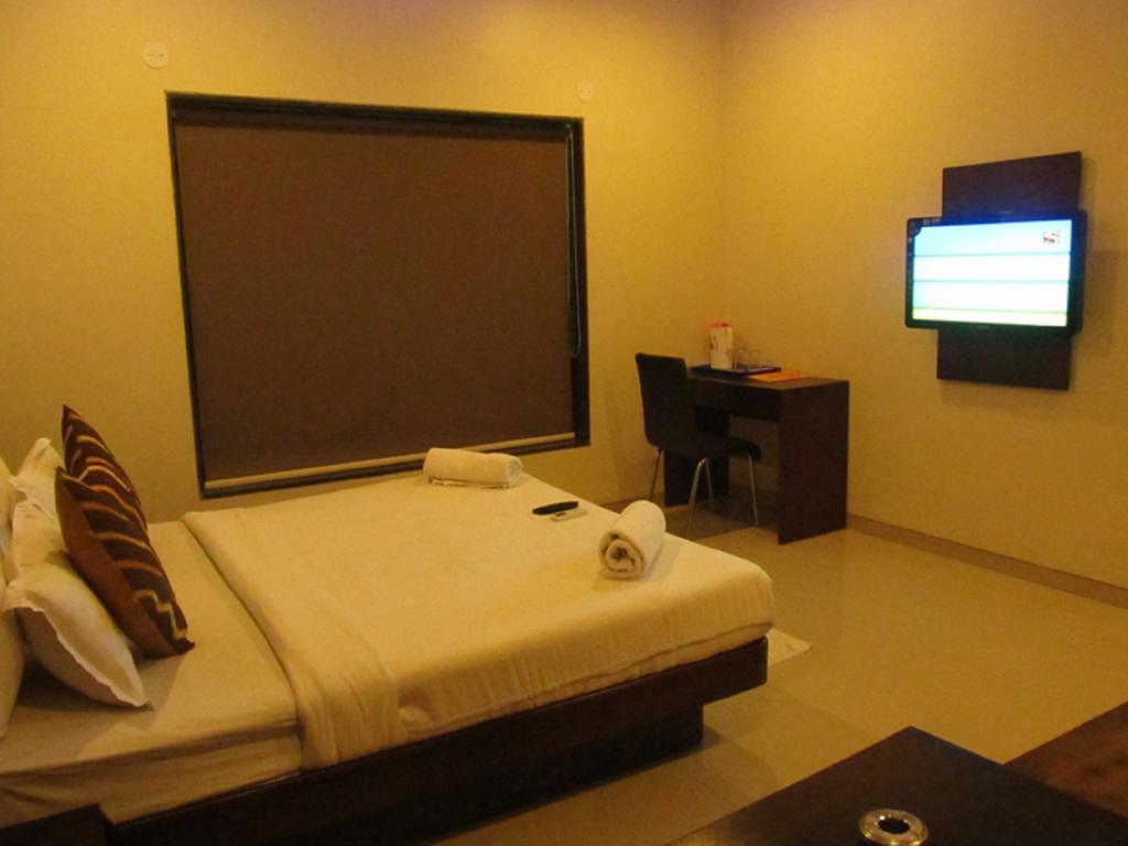 Hotel Sai Regency Daman Room photo